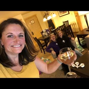 Meet your Posher, Mara